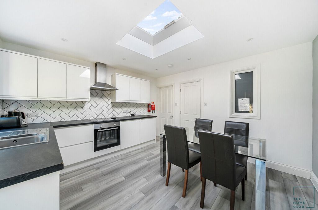 Property photo 3 of 20 09Ab363A-9Ef7-4935-B694-8121977A6999