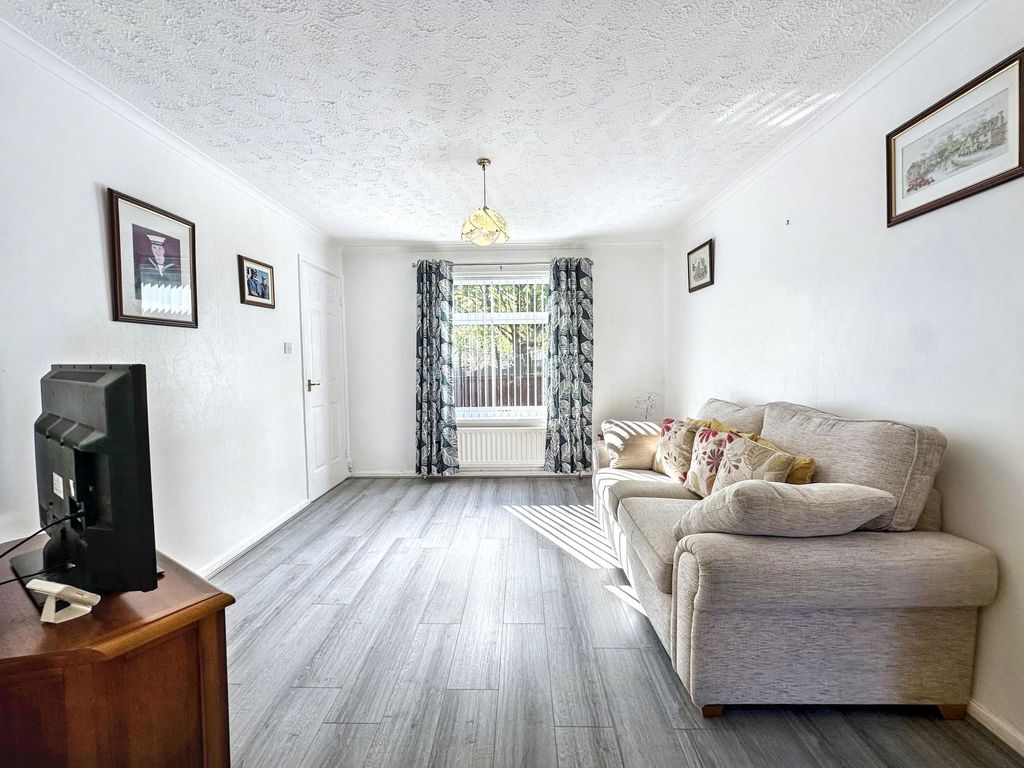 Property photo 3 of 14