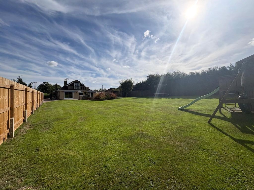 Property photo 2 of 39 Picture No. 09