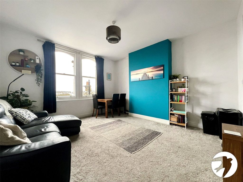 Property photo 3 of 9 Lounge/Diner