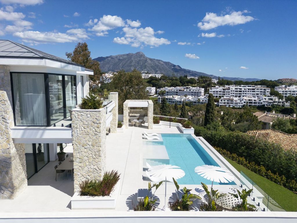 Property photo 2 of 40