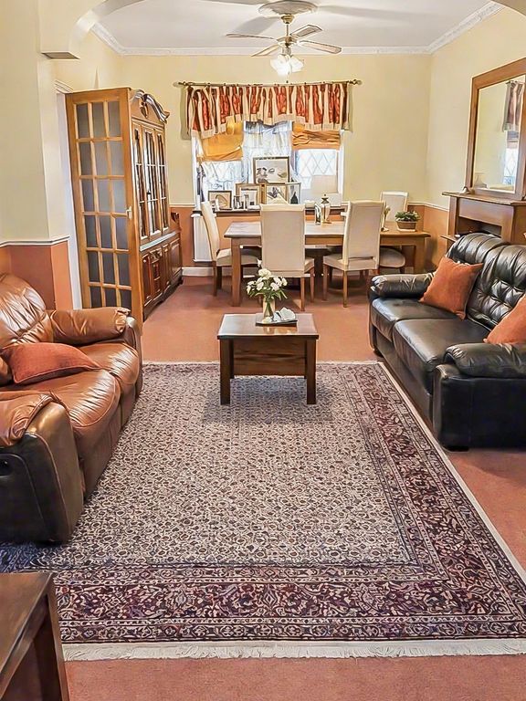 Property photo 1 of 13 Lining Room