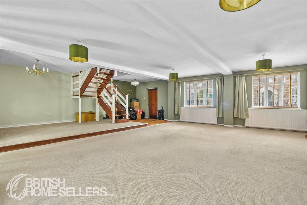 Property photo 2 of 12 1