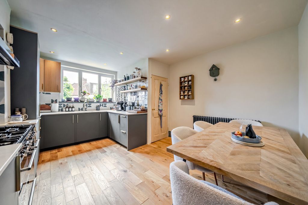 Property photo 3 of 17 1480530-14-6A33B8...