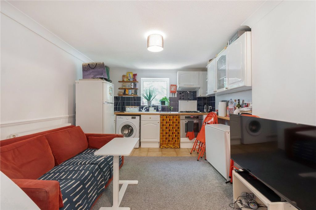 Property photo 3 of 7 Reception/Kitchen