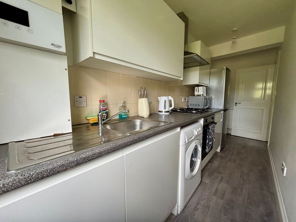 Property photo 2 of 7 Kitchen