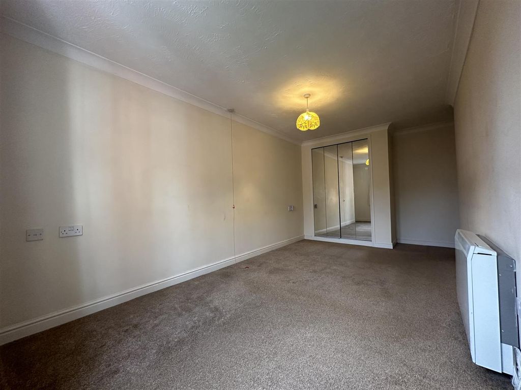 Property photo 3 of 14 Flat 16 - 6.Jpg