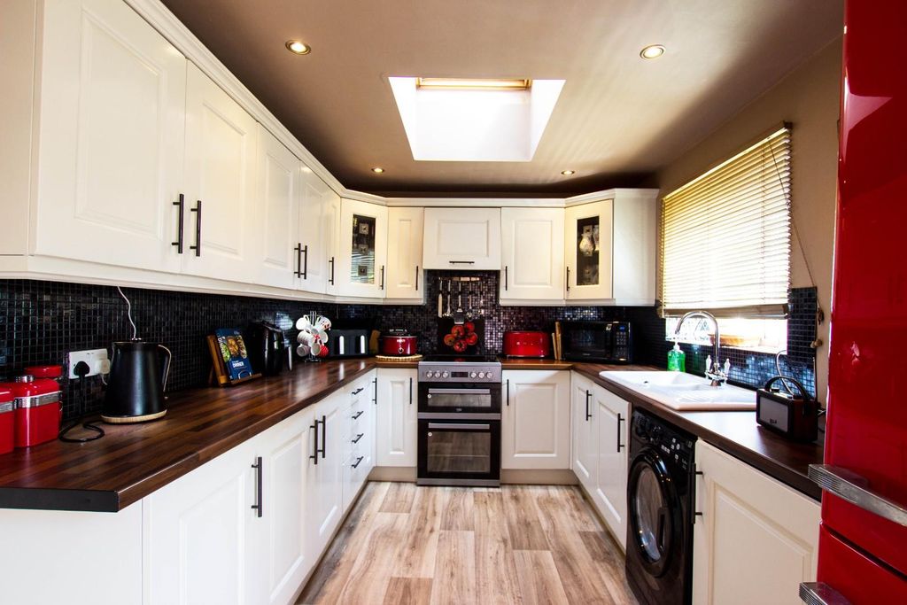 Property photo 2 of 14 Oldfield Avenue (2).Jpg