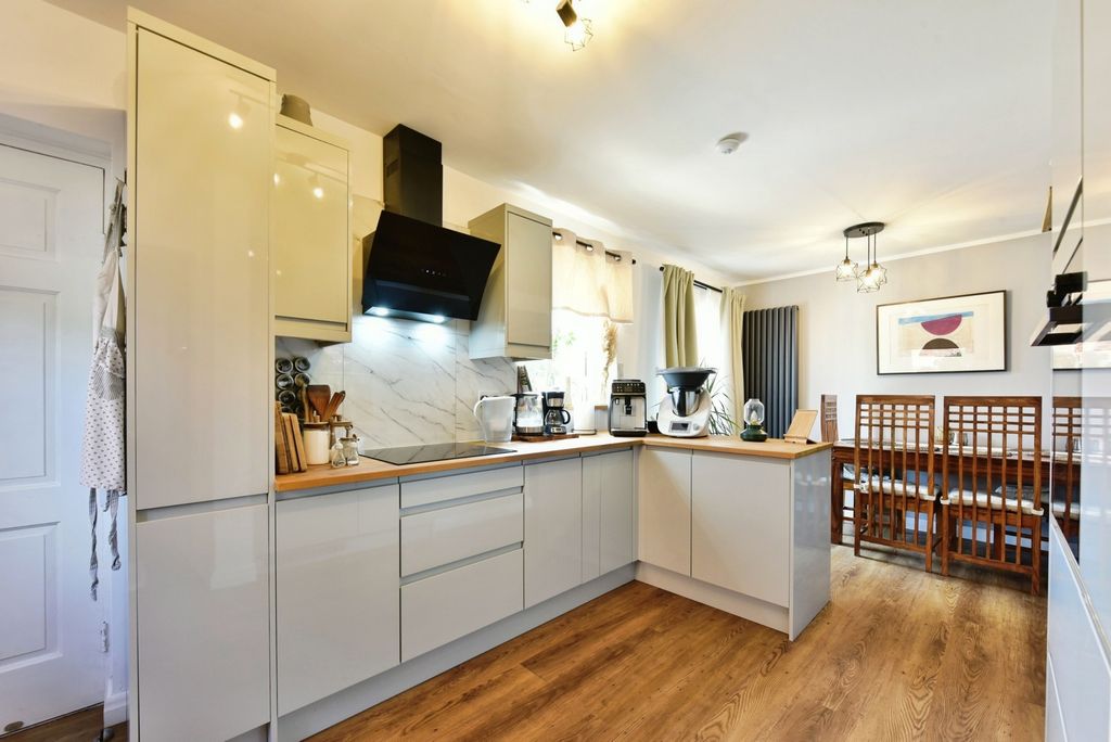 Property photo 2 of 21 Pbox-Img.Jpg