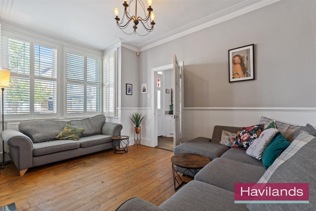 Property photo 2 of 22 Ladbroke Road-20.Jpg