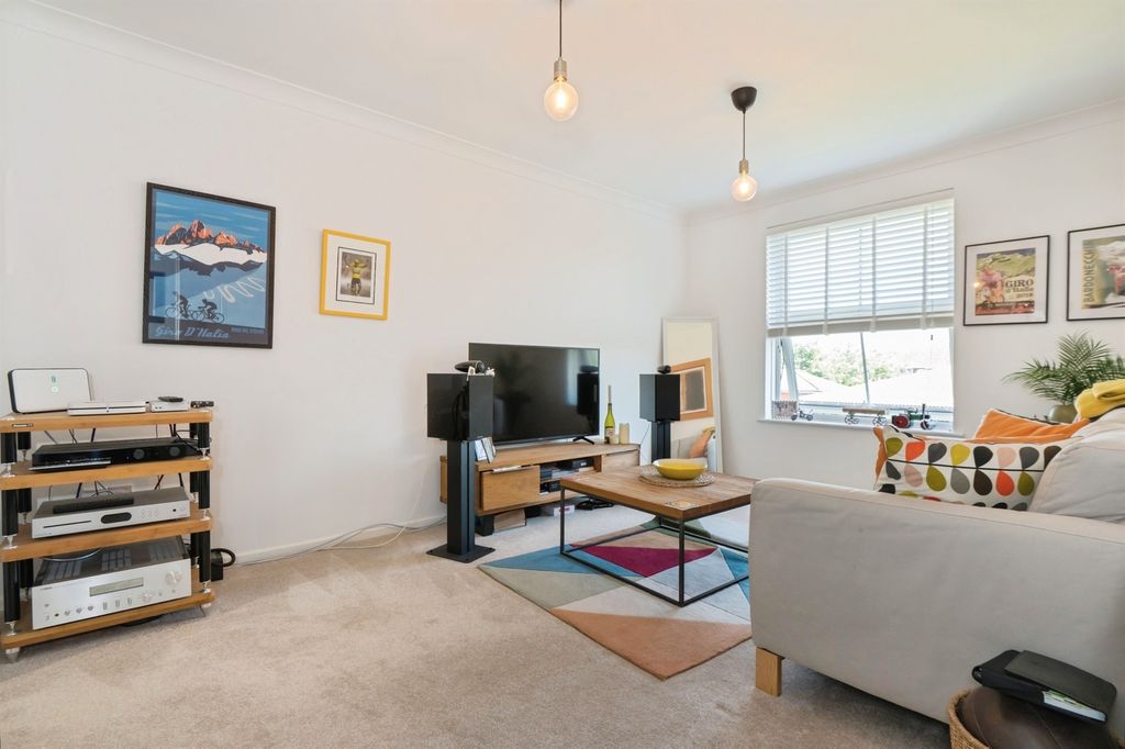 Property photo 3 of 11