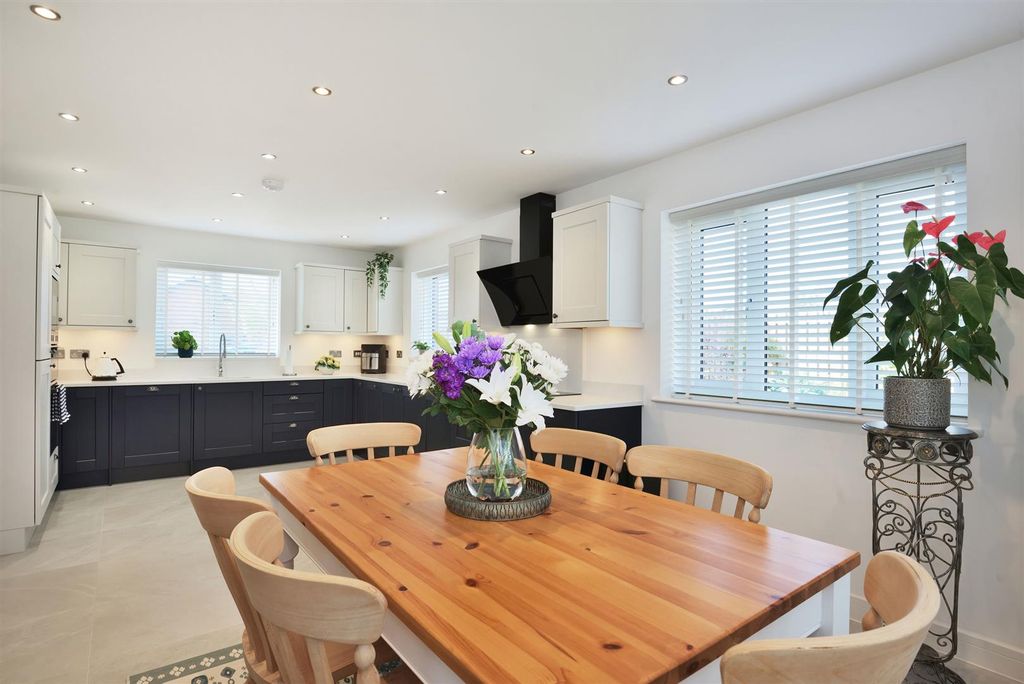 Property photo 2 of 29