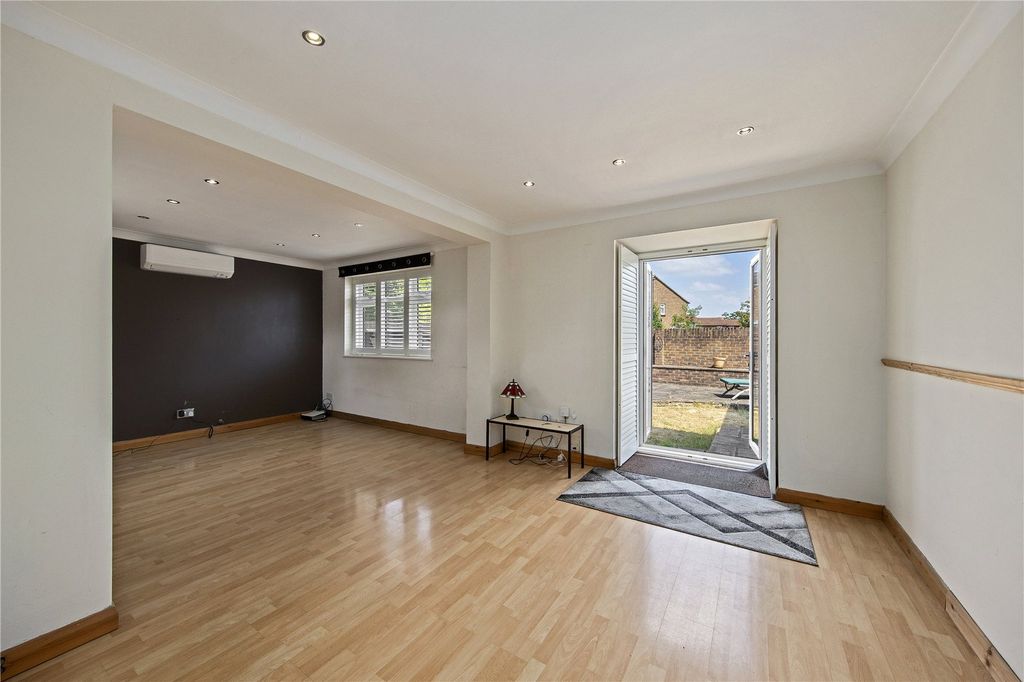 Property photo 3 of 13 Picture No. 10