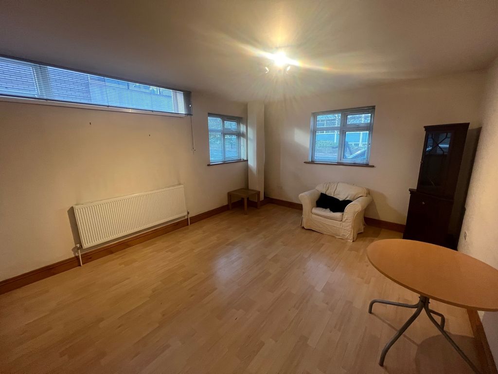 Property photo 1 of 6 Images