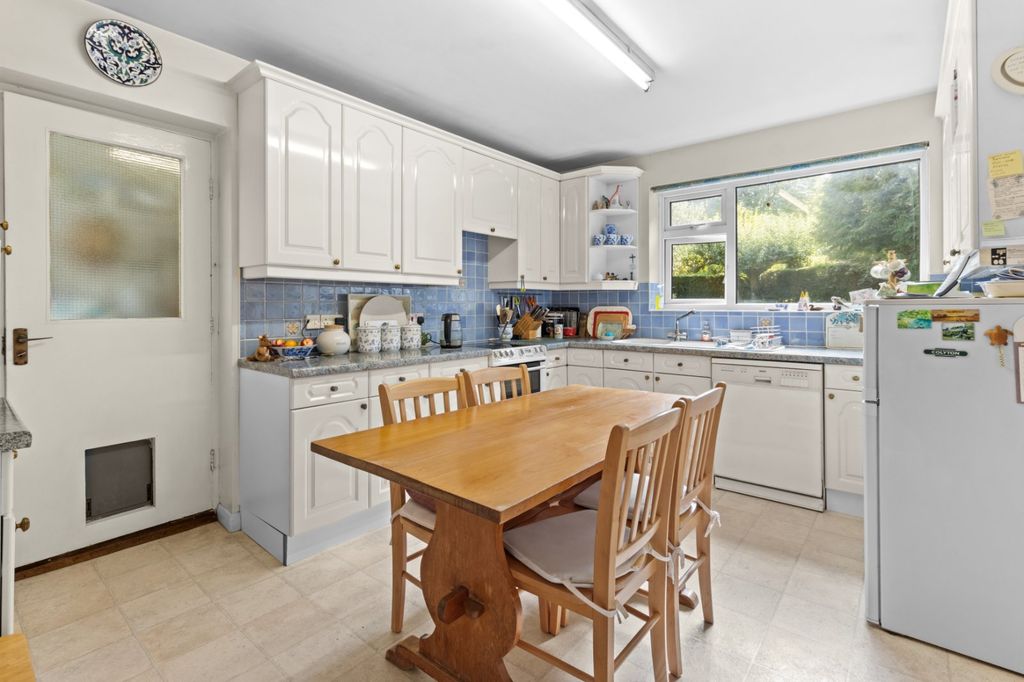 Property photo 3 of 30 Kitchen