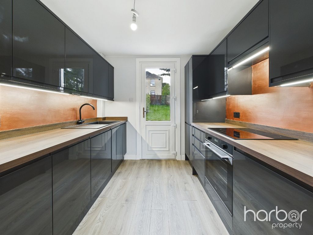 Property photo 2 of 23 4422075