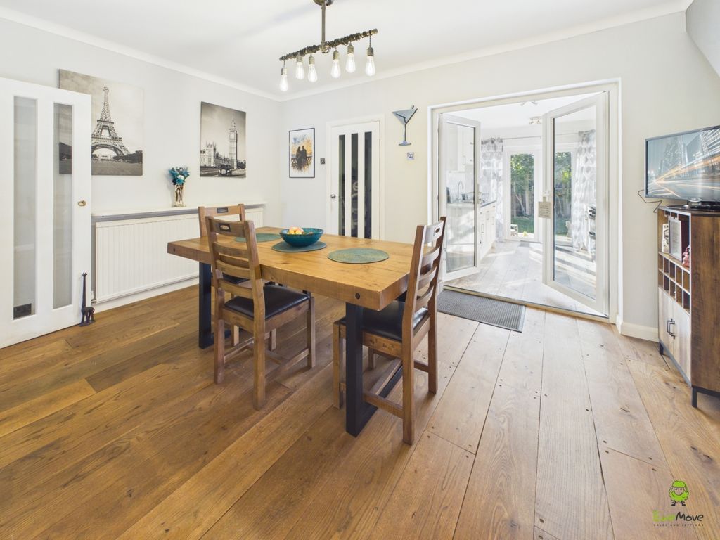 Property photo 3 of 18 Presented By Clinton Crawford Of Ewemove Bexley An