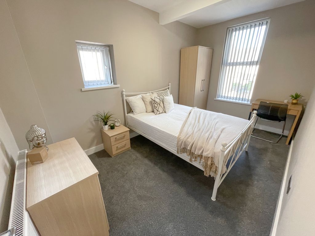 Property photo 2 of 10 127 Edinburgh(5)