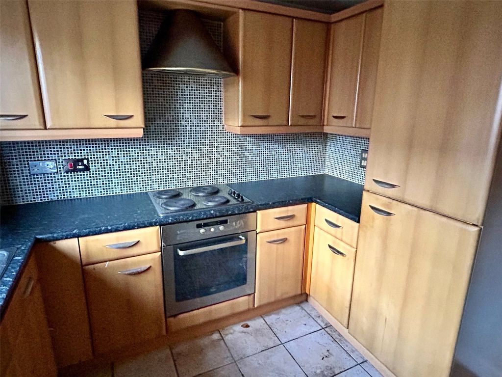 Property photo 3 of 11 Kitchen