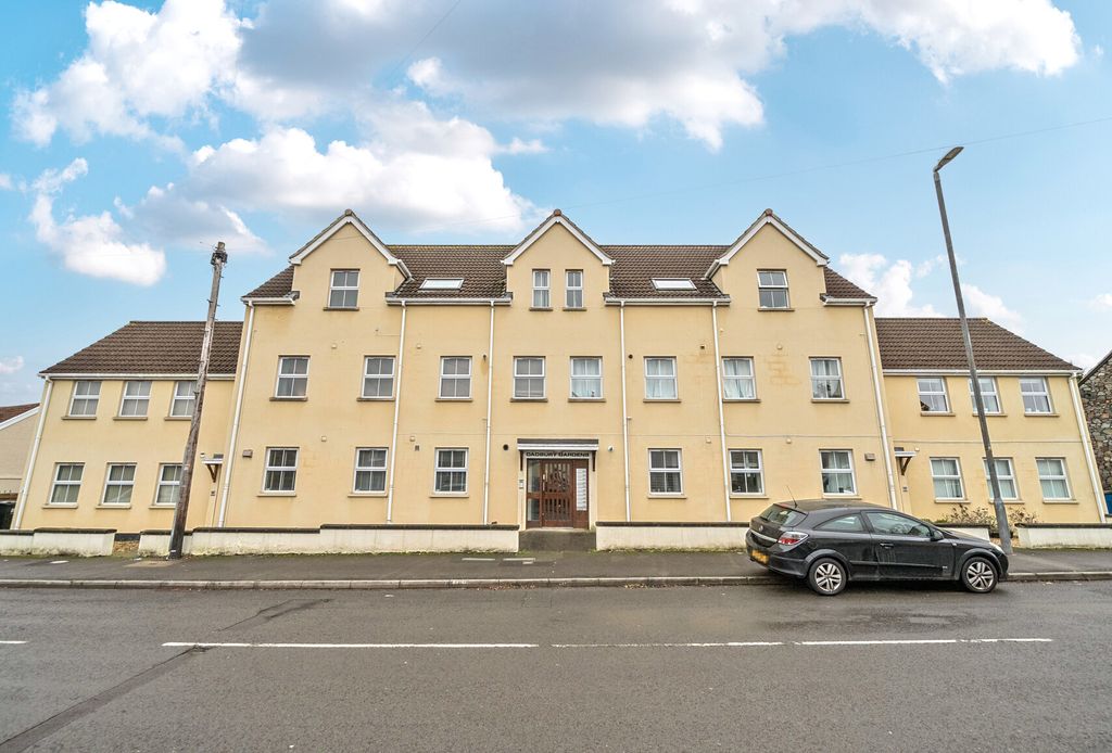 Property photo 1 of 17 1385622-22-692872...