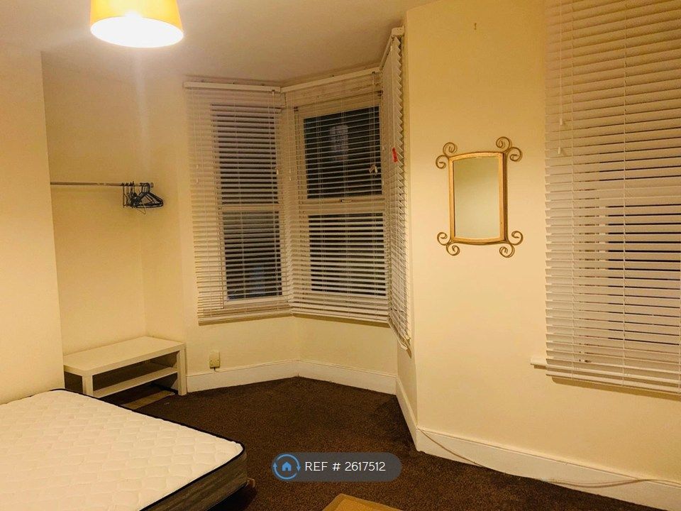 Property photo 3 of 14 Room1