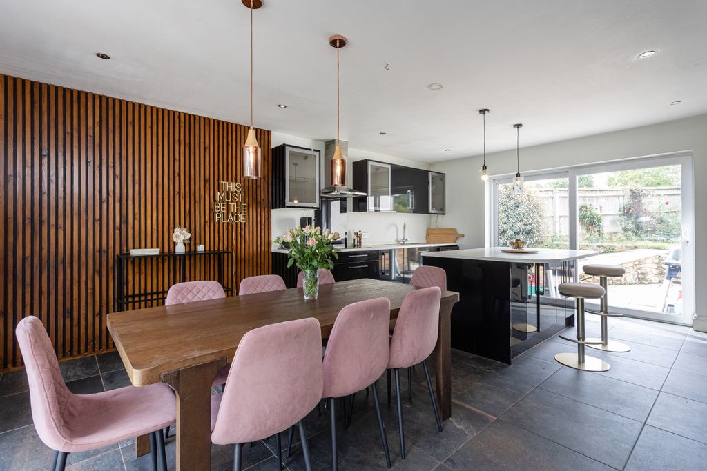 Property photo 2 of 29 Kitchen