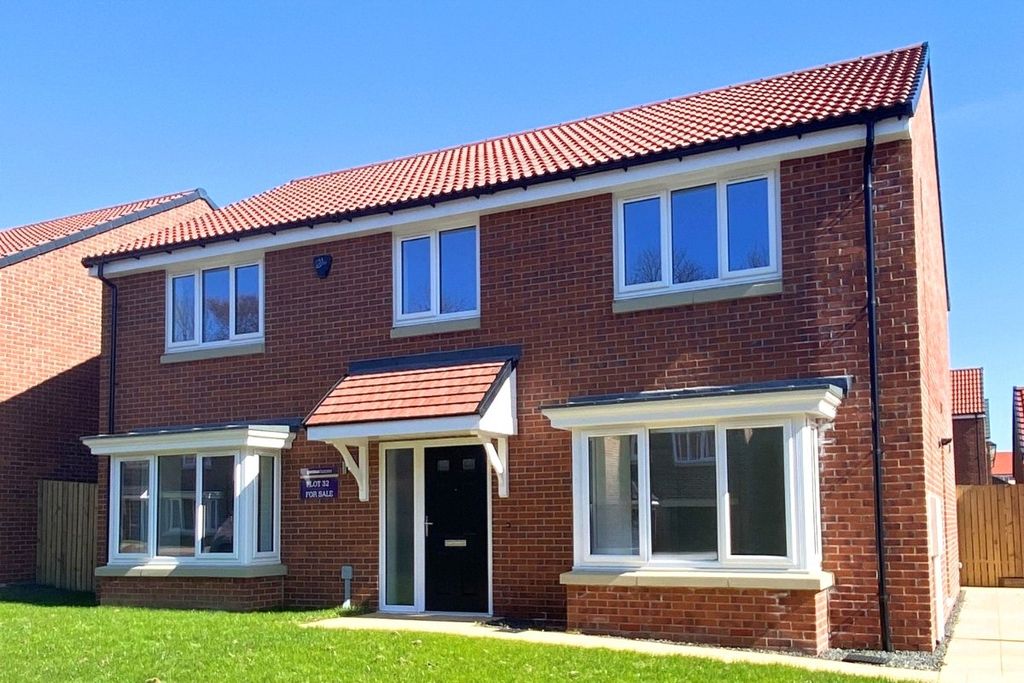 Property photo 1 of 13 Frontal