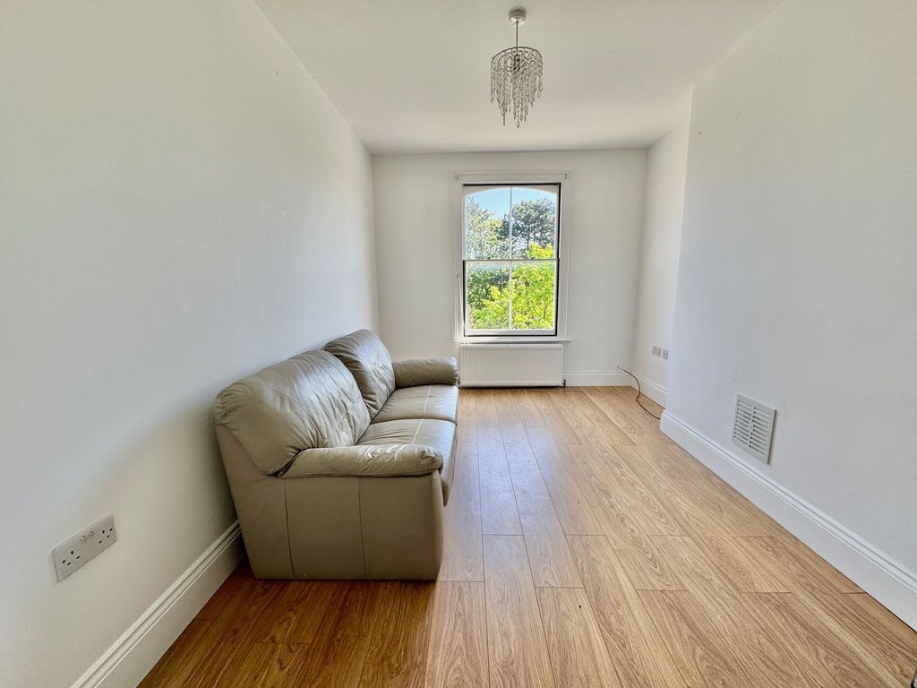 Property photo 2 of 14 4