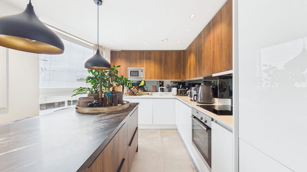 Property photo 2 of 17 Kitchen