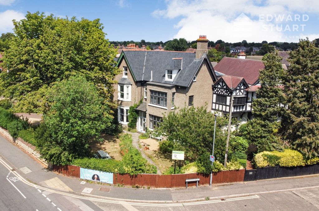 Property photo 1 of 19 6 Double Bedroom Detached For Sale