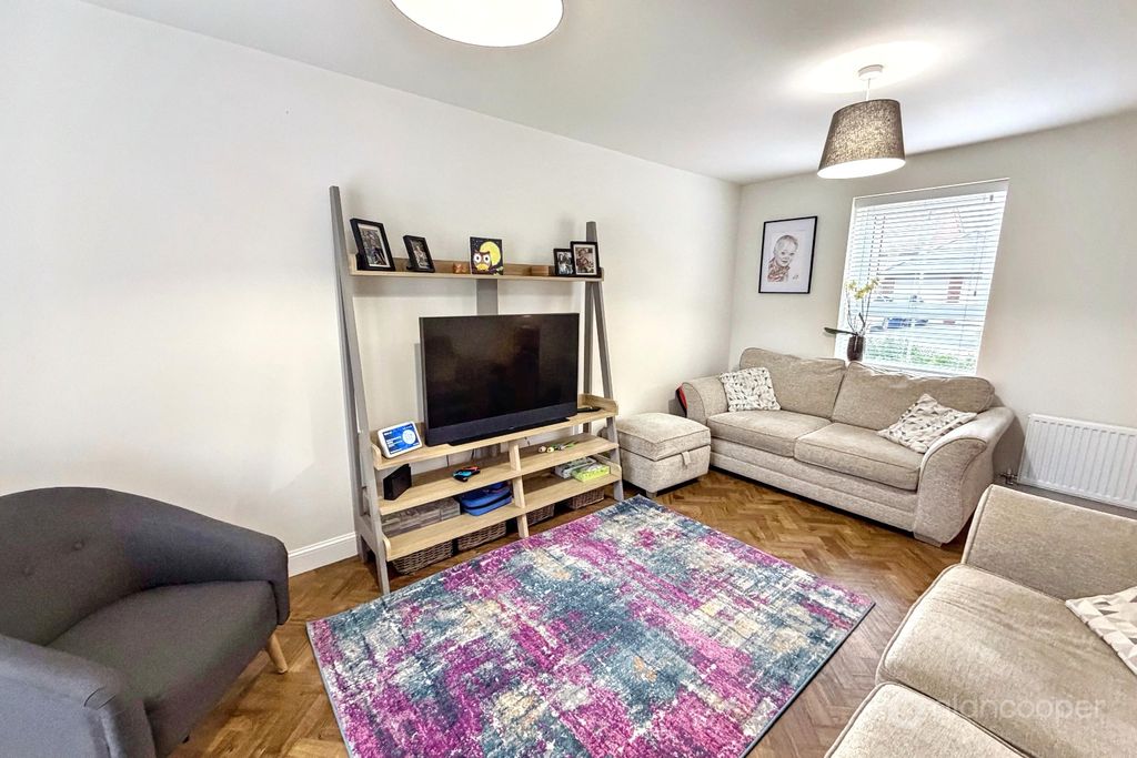 Property photo 3 of 14 4985014