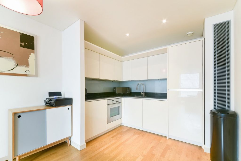 Property photo 2 of 8 Kitchen
