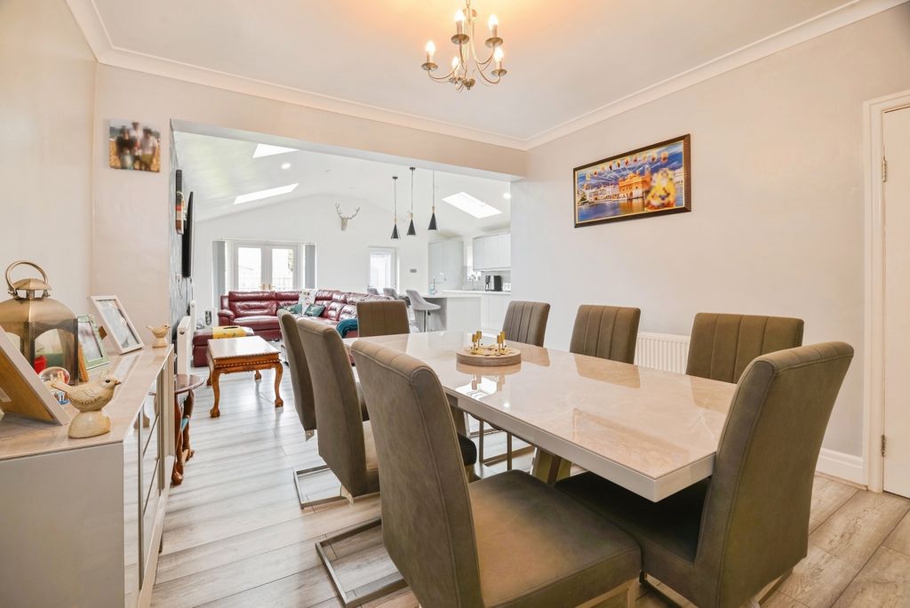 Property photo 3 of 15 Pbox-Img.Jpg