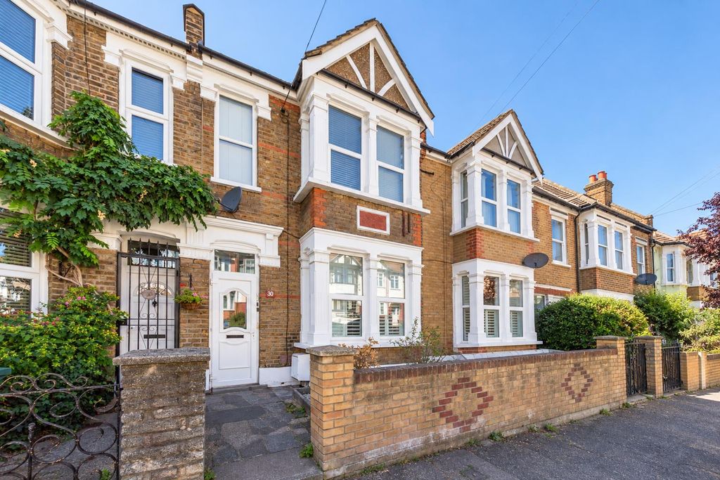 Property photo 1 of 28 Ferndale Avenue, E17