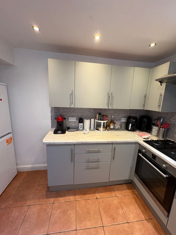 Property photo 2 of 12 75279453-1087-42A8-960E-Ec54Ad22Ea9F
