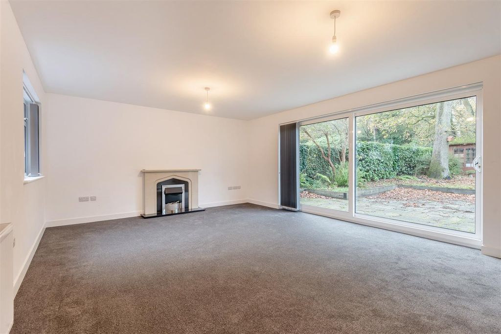 Property photo 3 of 23 8671983-Interior06.Jpg