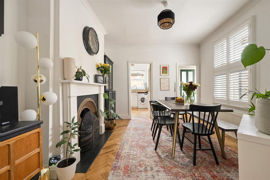 Property photo 3 of 21 Brunswick Road, E10