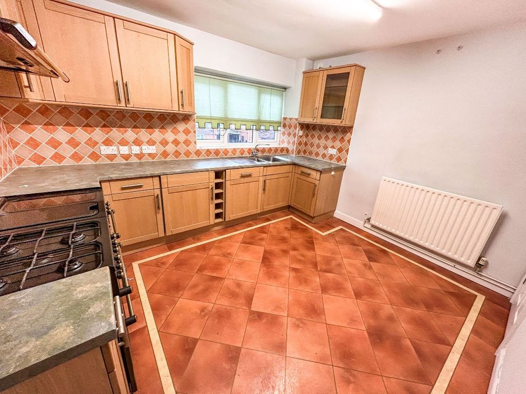 Property photo 3 of 13 Kitchen