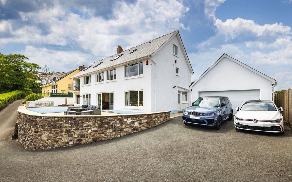 Property photo 2 of 48