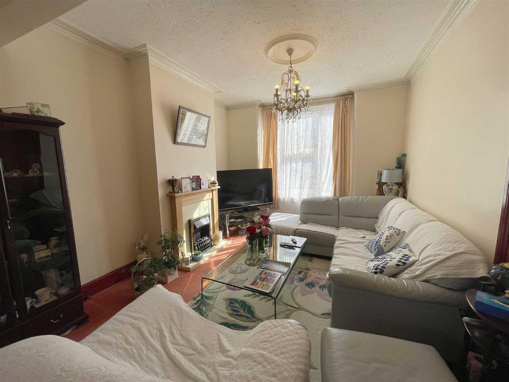 Property photo 3 of 8