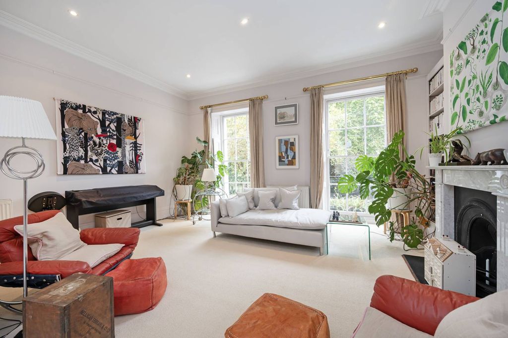 Property photo 2 of 27