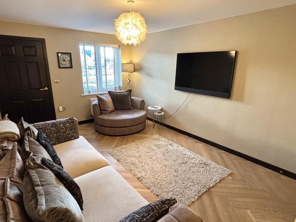 Property photo 2 of 17 Lounge