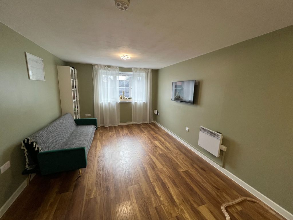 Property photo 3 of 11 4965993