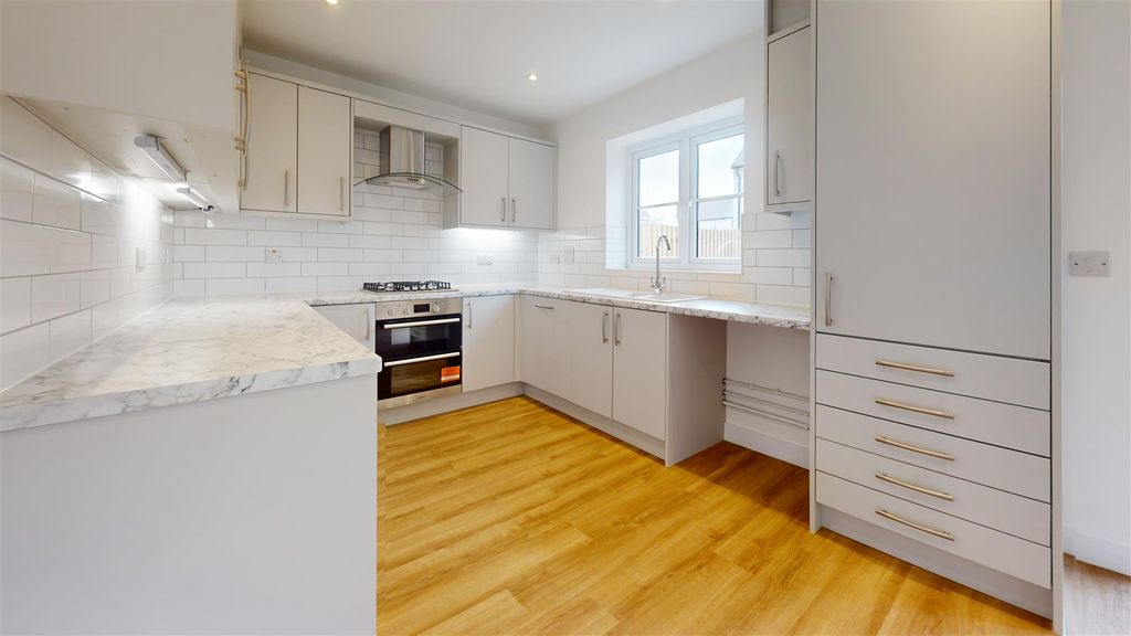 Property photo 2 of 13 Kitchen (54).Jpg