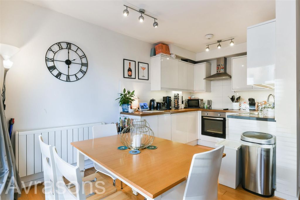Property photo 2 of 11 Kitchen