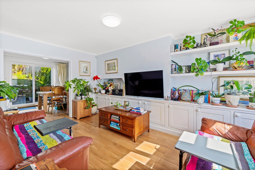 Property photo 3 of 17 Living Room