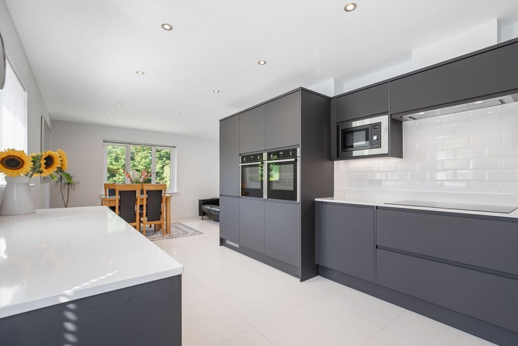 Property photo 2 of 19 Kitchen