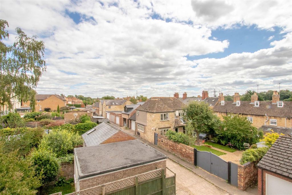 Property photo 2 of 12 View