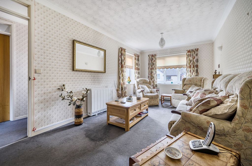 Property photo 2 of 12 Lounge