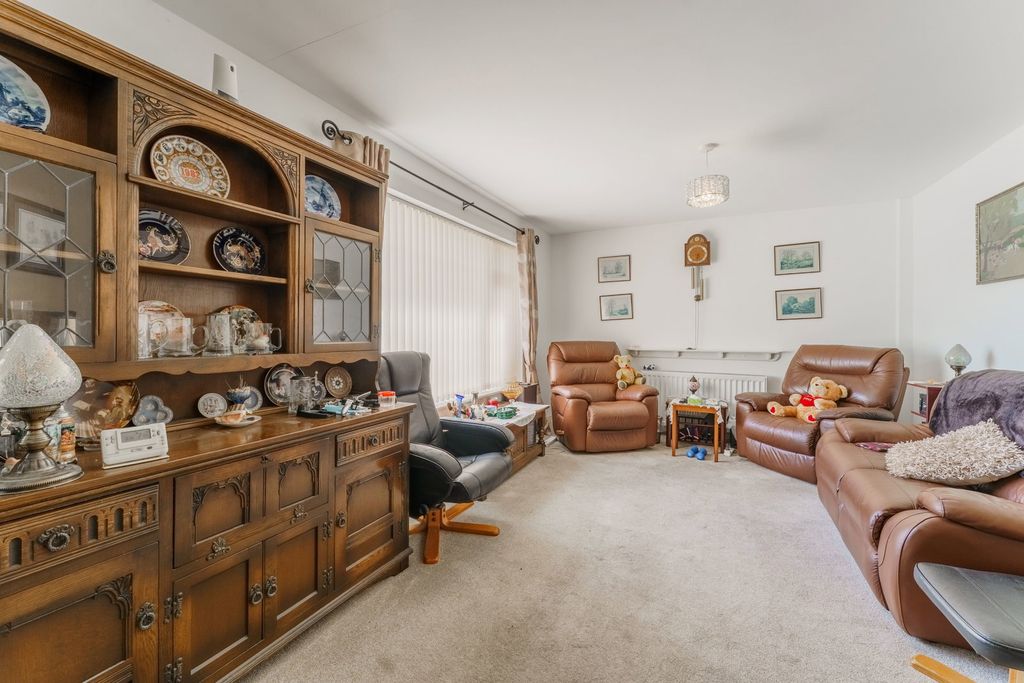 Property photo 3 of 17